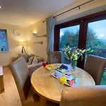 Chalet Lune Nestled Between District And Yorkshire Dales *