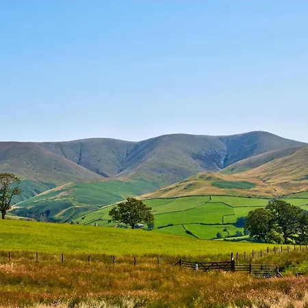 Lune Nestled Between District And Yorkshire Dales *