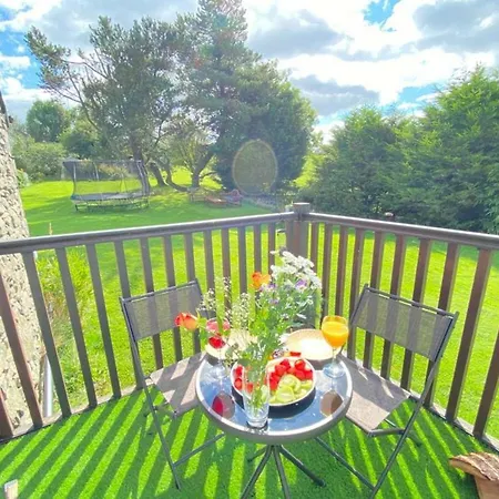 Lune Nestled Between District And Yorkshire Dales בקתה טיביי