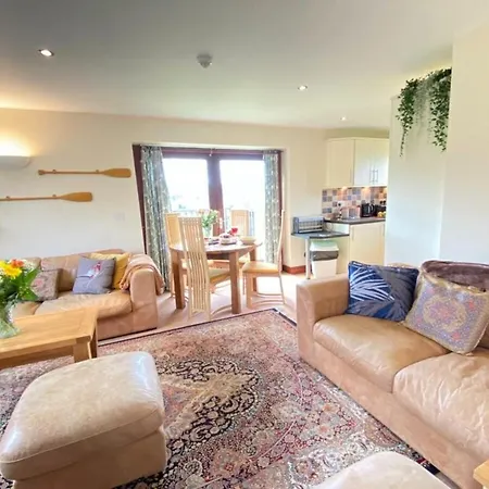 Chalet Lune Nestled Between District And Yorkshire Dales *