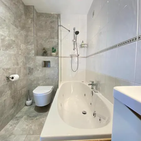 Chalet Lune Nestled Between District And Yorkshire Dales *