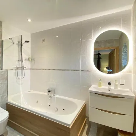 Lune Nestled Between District And Yorkshire Dales Chalet *